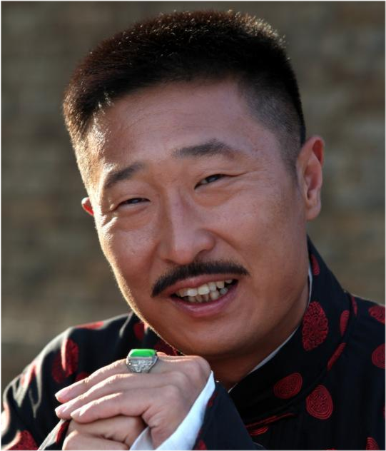 他是国家一级演员专演配角21年曾因演坏人被老婆一脚踹下床