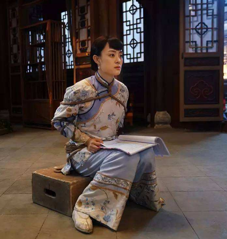 同样都是捆绑戏孙俪很投入刘诗诗让人心疼鞠婧祎在拍写真