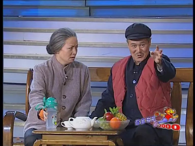 27岁的朴树在春晚唱了《白桦林》: "雪依然在下那村庄依然安详,年轻的