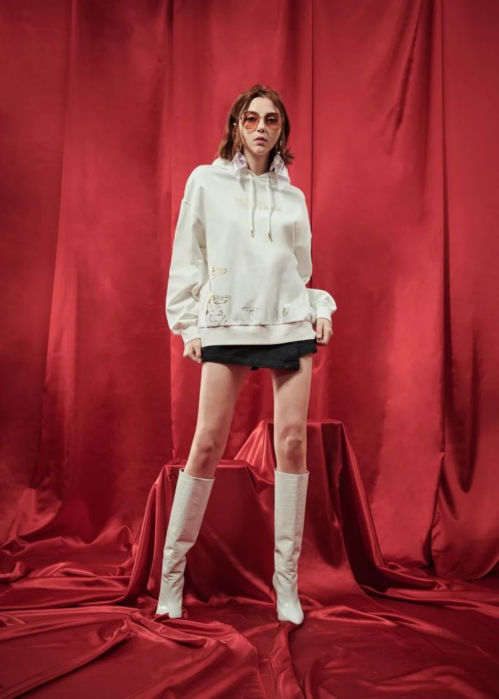 宋茜成为 evisu 首位女性全球代言人!同款新品刚刚上架!_腾讯新闻