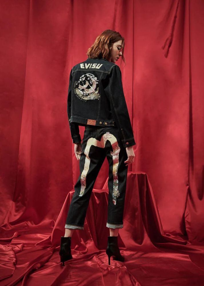 宋茜成为 evisu 首位女性全球代言人!同款新品刚刚上架!_腾讯新闻