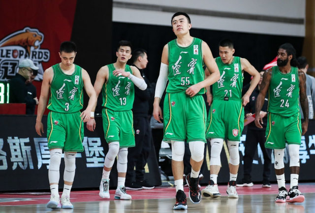 从杨鸣所言来看,可以看出了3件事,一是辽宁队全队上下,都没有想到会输