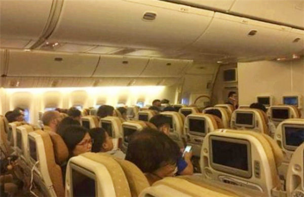 客机|失踪35年客机重现人间，50名乘客容颜未老，穿越时空不过一场骗局