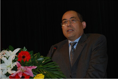 从宗申股权结构看,左宗申占80%,独揽大权,老婆袁德秀占10%,两个大