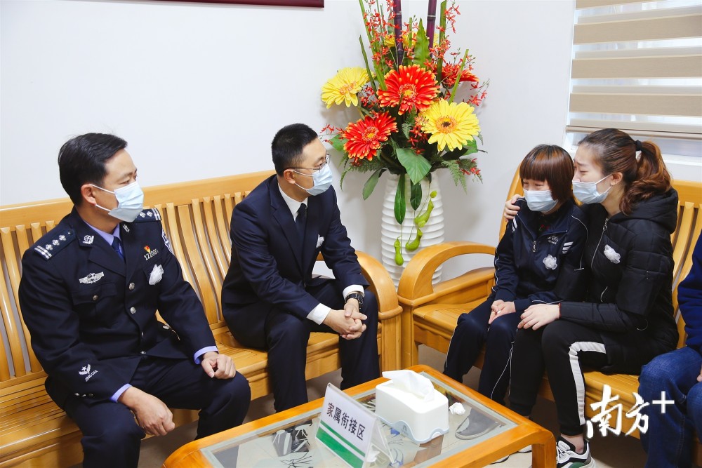 吴泽桐,宁惠军慰问了李小平同志的家属,充分肯定了李小平同志生前的