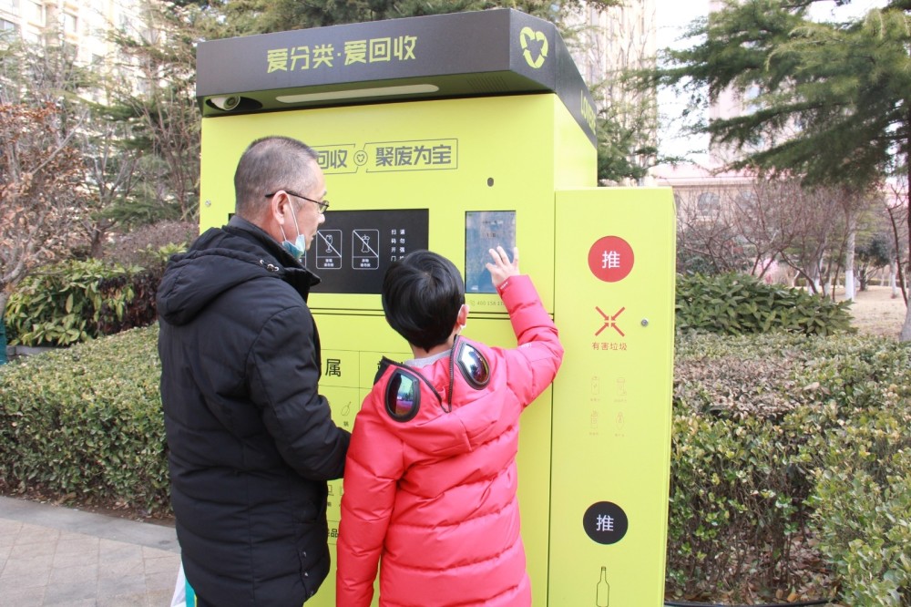 绿色过年可回收物智能回收机春节不打烊