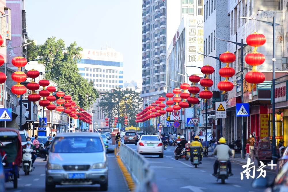 有过年味了,公明街道红灯笼挂起来,数量超过7000个_腾讯新闻