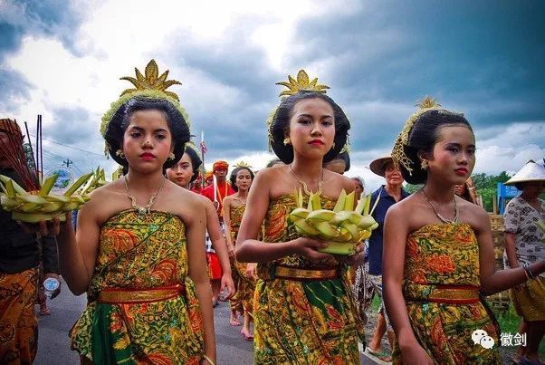 爪哇人是印度尼西亚数量最多,也是最主要的种族,因此大多数外国人倾向