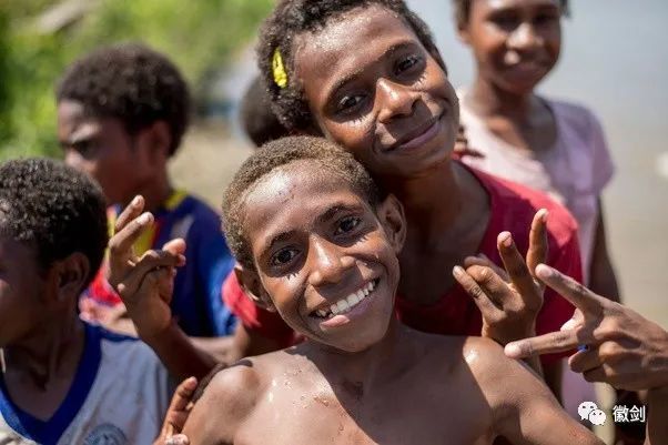 我在海外说:印度尼西亚的那些种族有哪些,分别长什么样的?