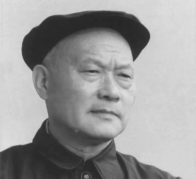 64岁任福建省委书记,69岁当选中顾委委员,