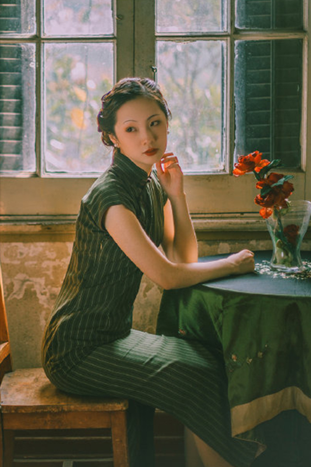 民国女子的代名词——旗袍,清新淡雅而不失风韵