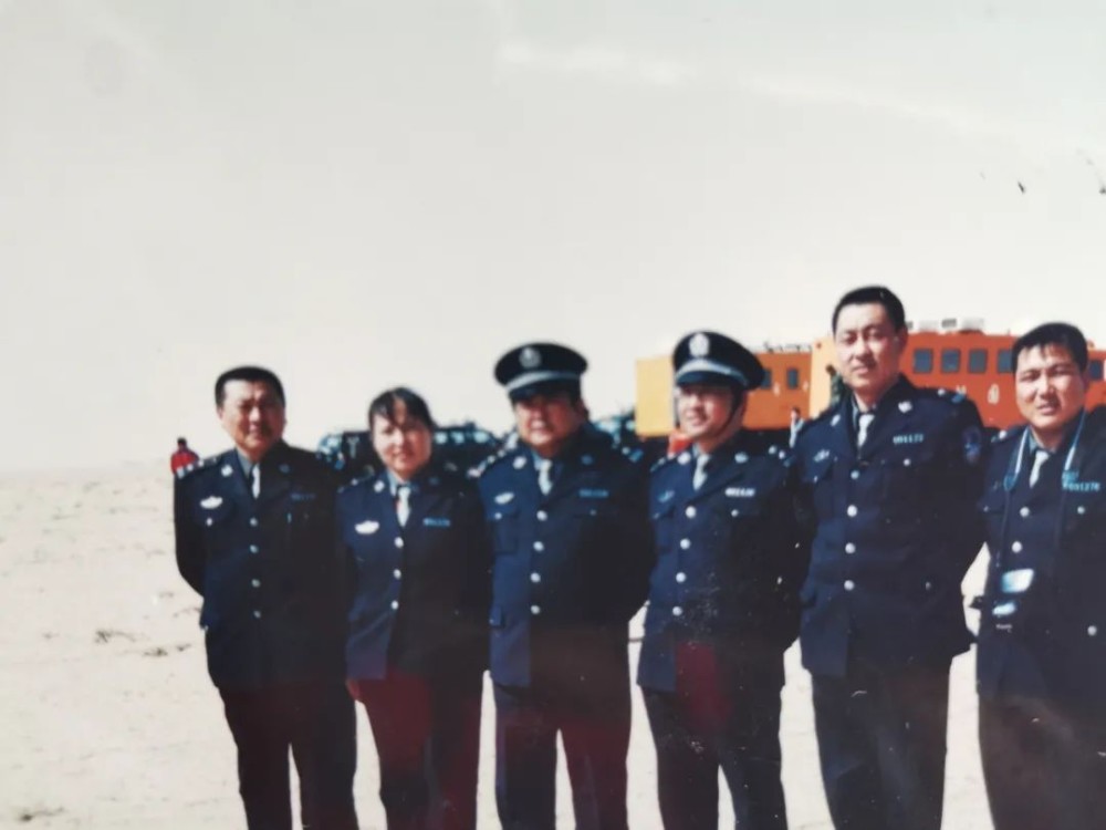 民警|这位13次护航神州飞船降落的老民警，光荣退休了！