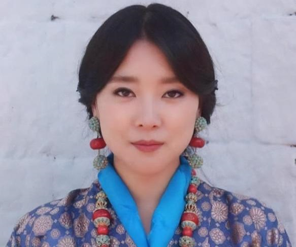 不丹老国王娶4个姐妹,生5个公主,雪域滋养凤眼迷人