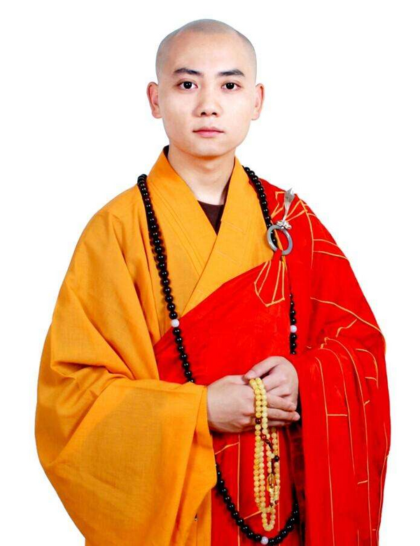 90后寂源法师13岁出家23岁成住持男生女相心怀慈悲