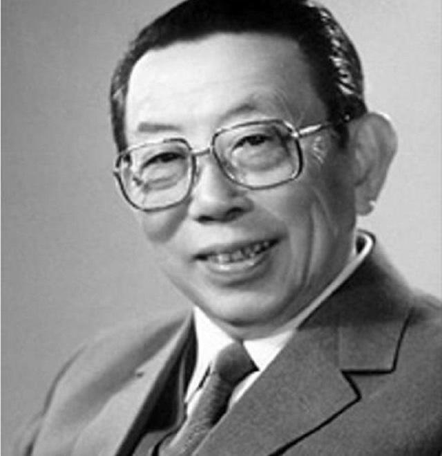 程前:因祖母一句话被送人,生父去世时,一声父亲了断父子情!