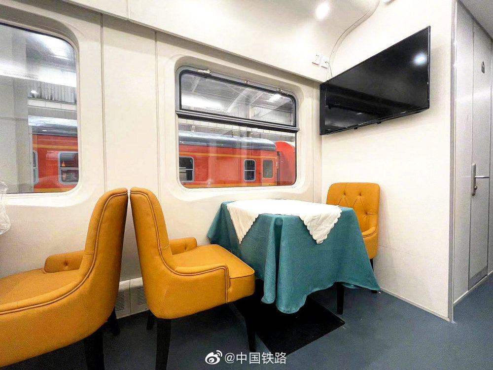 吃着美食唱着歌 还能畅游西南 这样的 熊猫专列 想坐吗 腾讯新闻