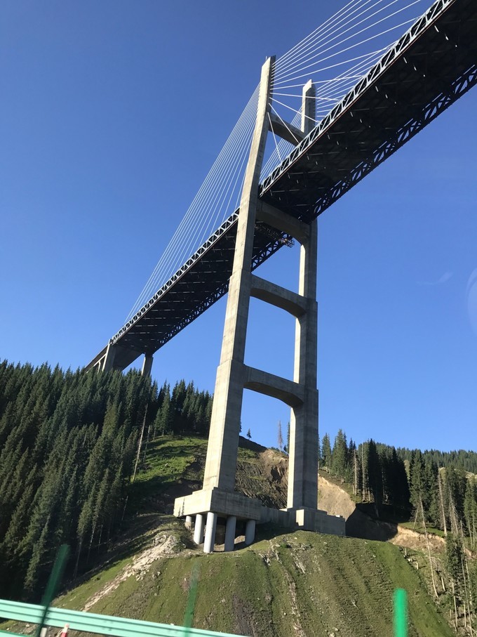 新疆之最果子沟大桥