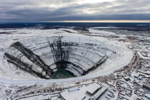 苏联|当初苏联挖穿地球，为何挖到12262米就停了？50年后终于真相大白