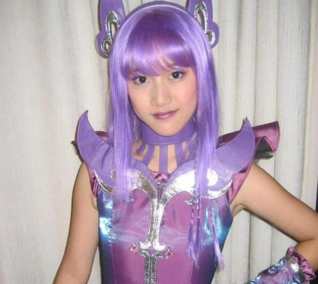 比如说美雪的扮演者黄安仪,在现实生活中也成了一名学霸,已经23岁的她