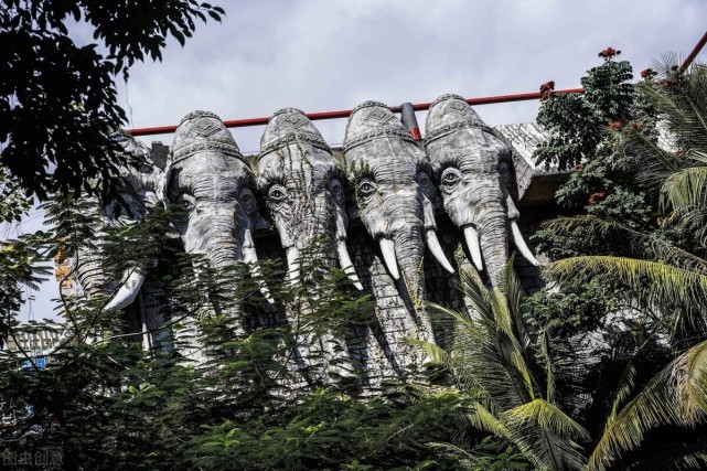 祝融建立起自己的部落后,并不满足,她还将成为南蛮之王.