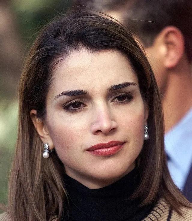 约旦王后拉尼娅一个被全世界公认的最美丽最优雅的女人