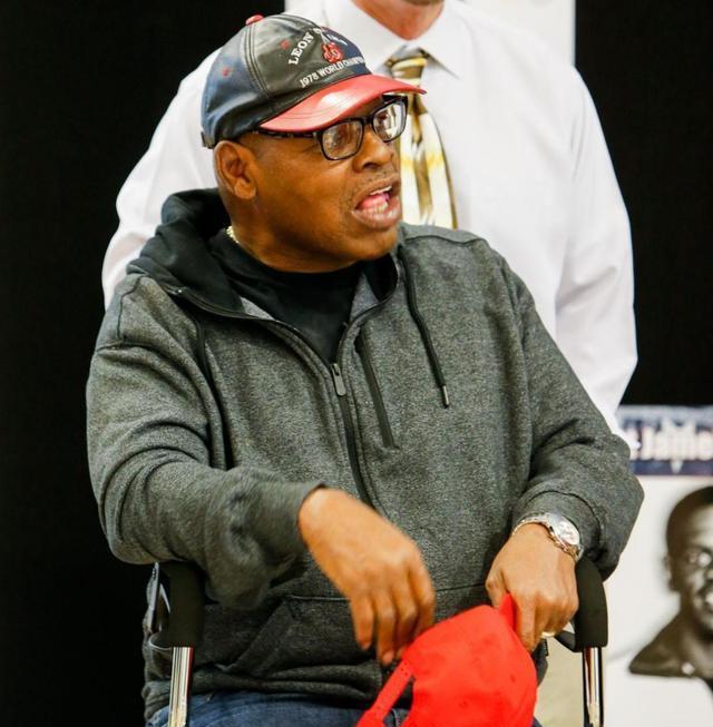 世界重量级拳王患癌症去世击败阿里一战创造世界之最