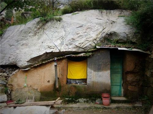 终南山隐士:万人"隐居"的背后是逃避工作,一场大雪就原形毕露