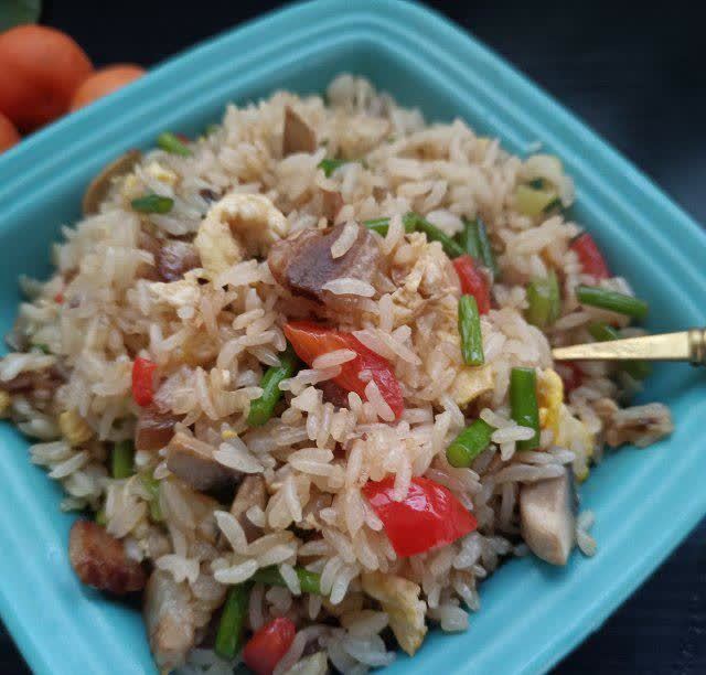腊肉蒜薹炒饭,有肉有菜有饭,简单又好吃_腾讯新闻