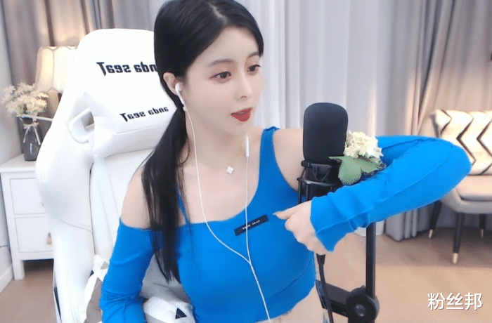 有斗鱼"舞蹈一姐"之称的"苏恩olivia"在解封回归后人气逐渐回暖,因为