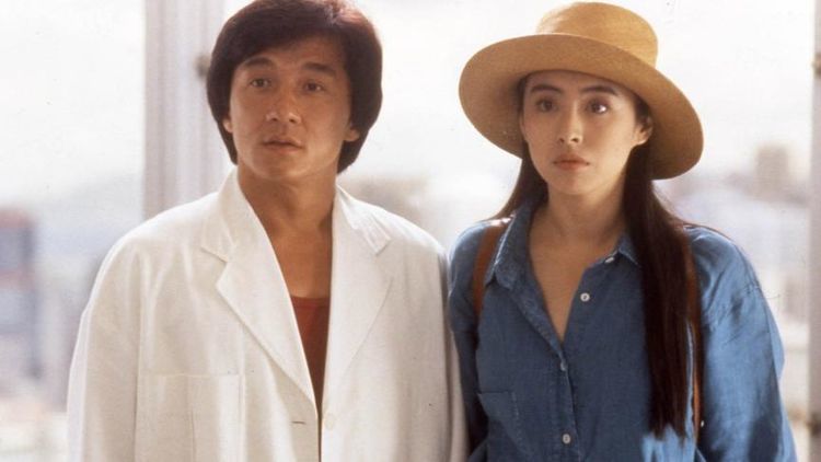 成龙带王祖贤在澳门潇洒冲撞崩牙驹悬赏1亿对抗江湖势力