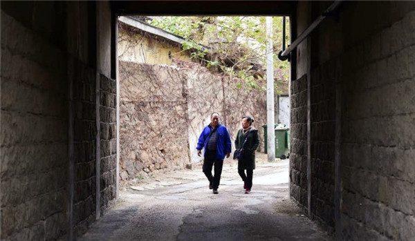 暖气|山东三代同堂住在日军炮楼50年，花10年才装好暖气，只因墙壁太厚