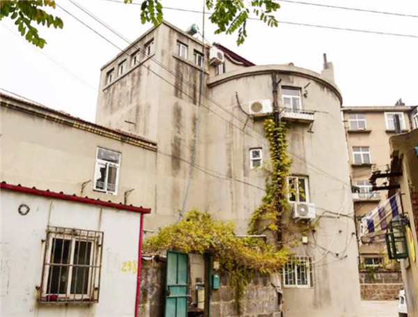 暖气|山东三代同堂住在日军炮楼50年，花10年才装好暖气，只因墙壁太厚