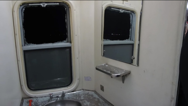 查看更多图片 >2月1日晚,喝了四五两白酒的赵某在登上t109次列车后,又