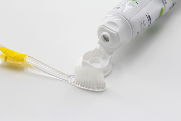 人类免疫缺陷病毒|感染上艾滋病毒，早期身体会有什么异常？该如何预防？医生回答