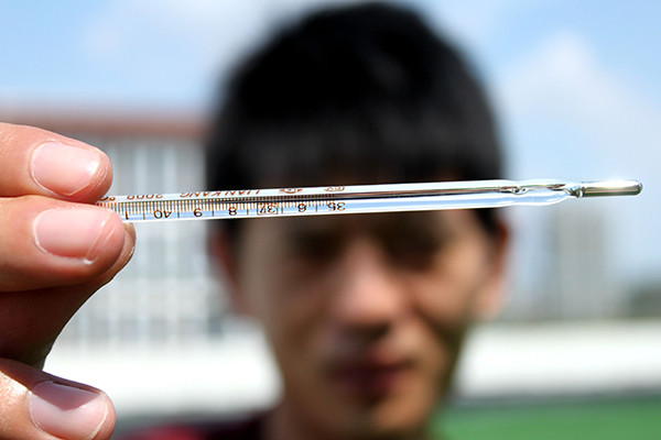 人类免疫缺陷病毒|感染上艾滋病毒，早期身体会有什么异常？该如何预防？医生回答