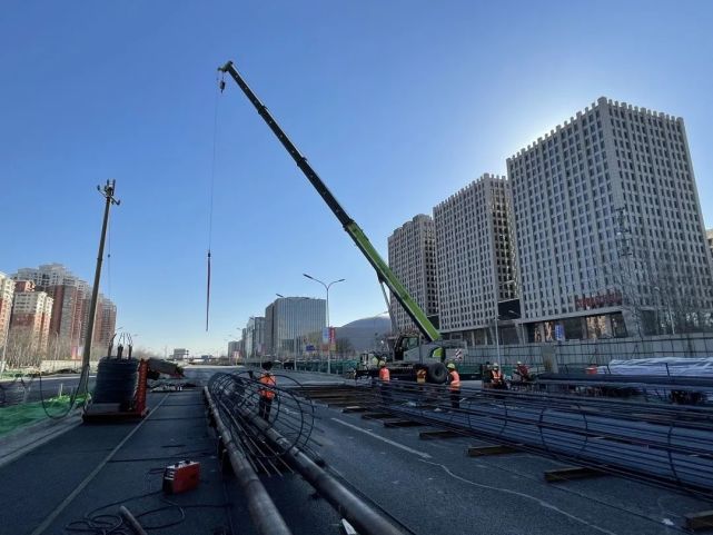 万寿路南延道路四环跨线桥9月底竣工