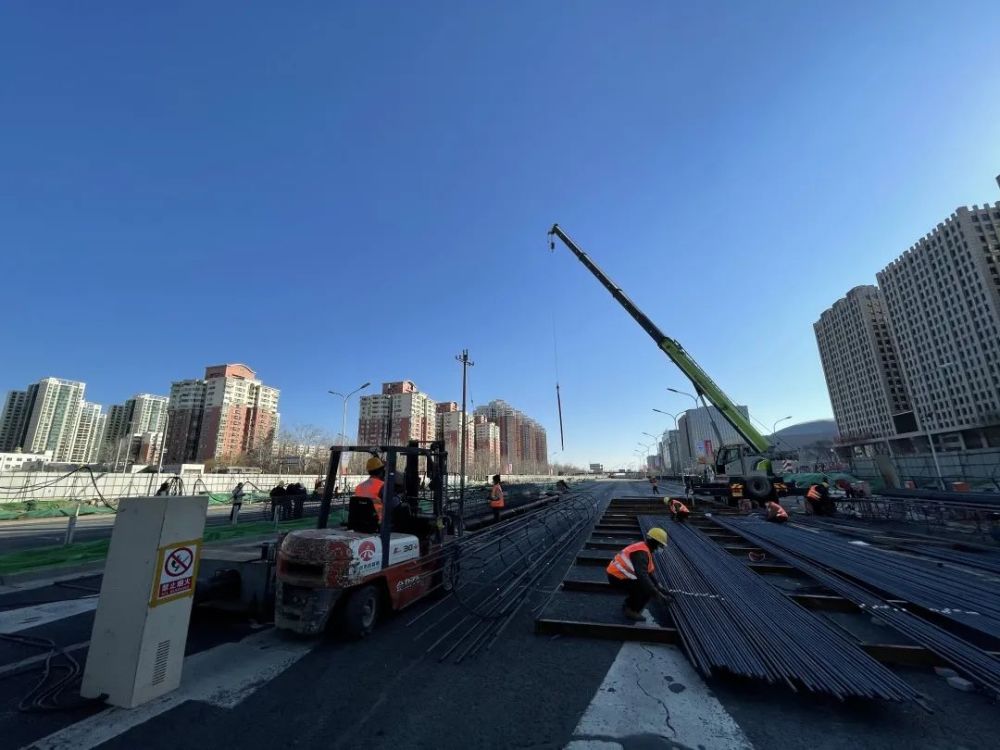 万寿路南延道路四环跨线桥9月底竣工