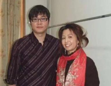 赵川:弃2任前妻,娶小16岁空姐却逼其辞职,情感专家也难断家事