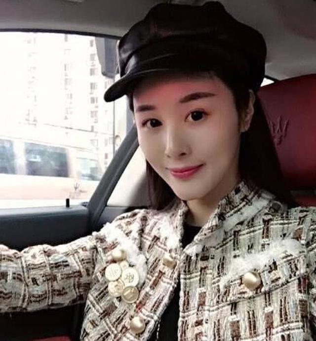 侯勇的"忘年恋",三婚娶90后妻子王瑞,今53岁仍想要儿子?_腾讯新闻