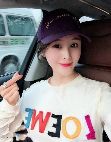 大概是侯勇爱极了这位小他二十岁的女生,他把王瑞的生活照顾到很好