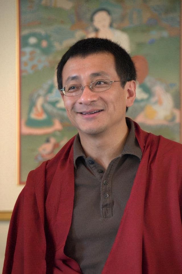 阿雅的活佛老公,终于露真容了,女儿都六岁了,三人享受天伦时光_腾讯