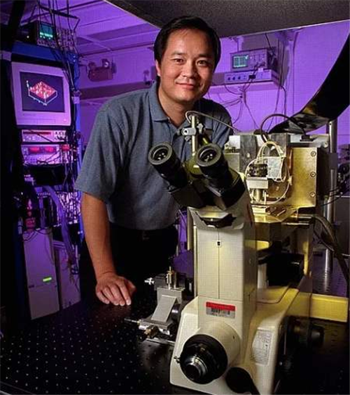 谢晓亮|他不顾父母反对，为更好科研条件出国入美籍？如今突然回国引热议