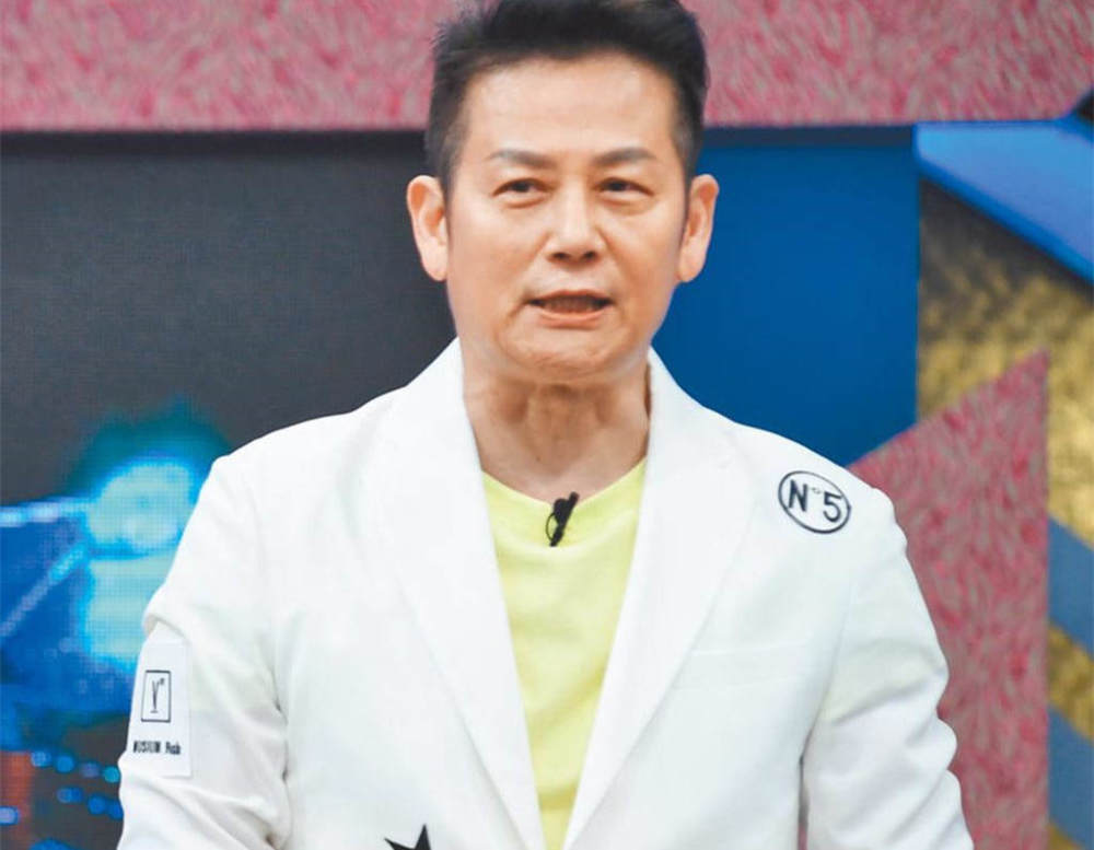 61岁琼瑶剧男星徐乃麟近照眼歪嘴斜笑容僵硬经纪人证实曾患病