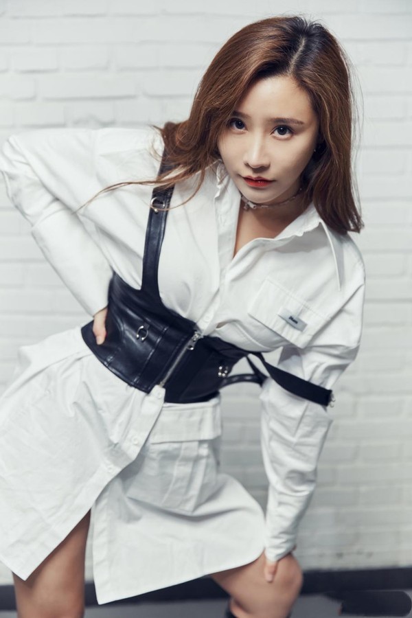 早春衬衫应该怎么穿?从这一点入手,做好穿搭变身品位女神