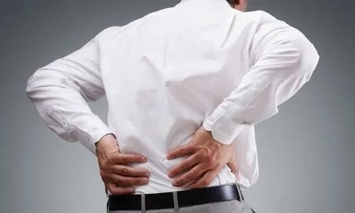 家庭医生腰痛自我按摩来缓解