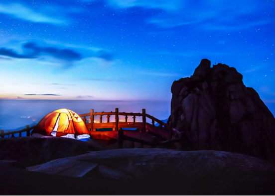 天柱山世界地质公园中露营感受山林寂静之美