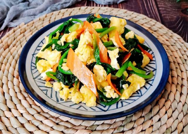 【菠菜胡萝卜炒鸡蛋的具体做法】