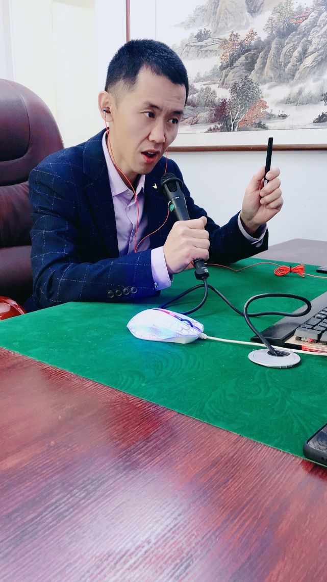 在巴彦淖尔市临河区,36岁的田二龙通过讲解自己的亲身