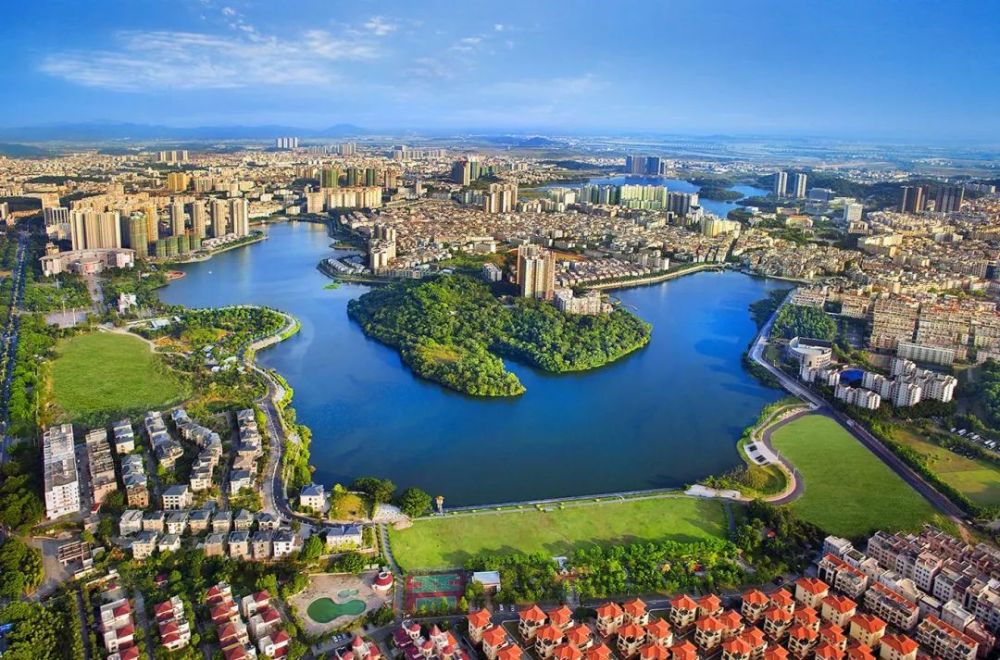 概念提出前,阳江便喊出"向南向海"发展战略口号,并设立阳江滨海新区