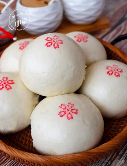 腊月二十九蒸馒头寓意好一年好运连连日子蒸蒸日上